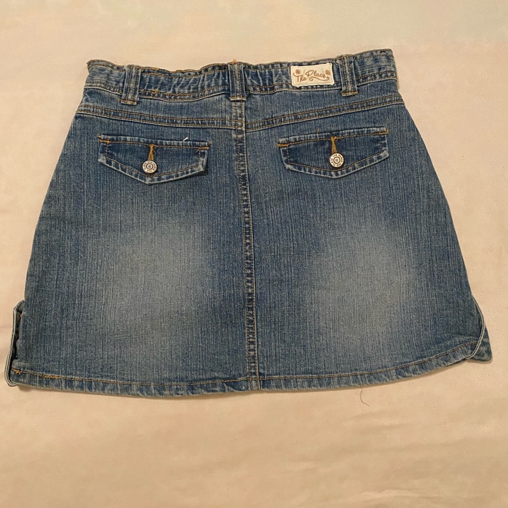 Girls skirt the Childrens place size 14 new never worn .